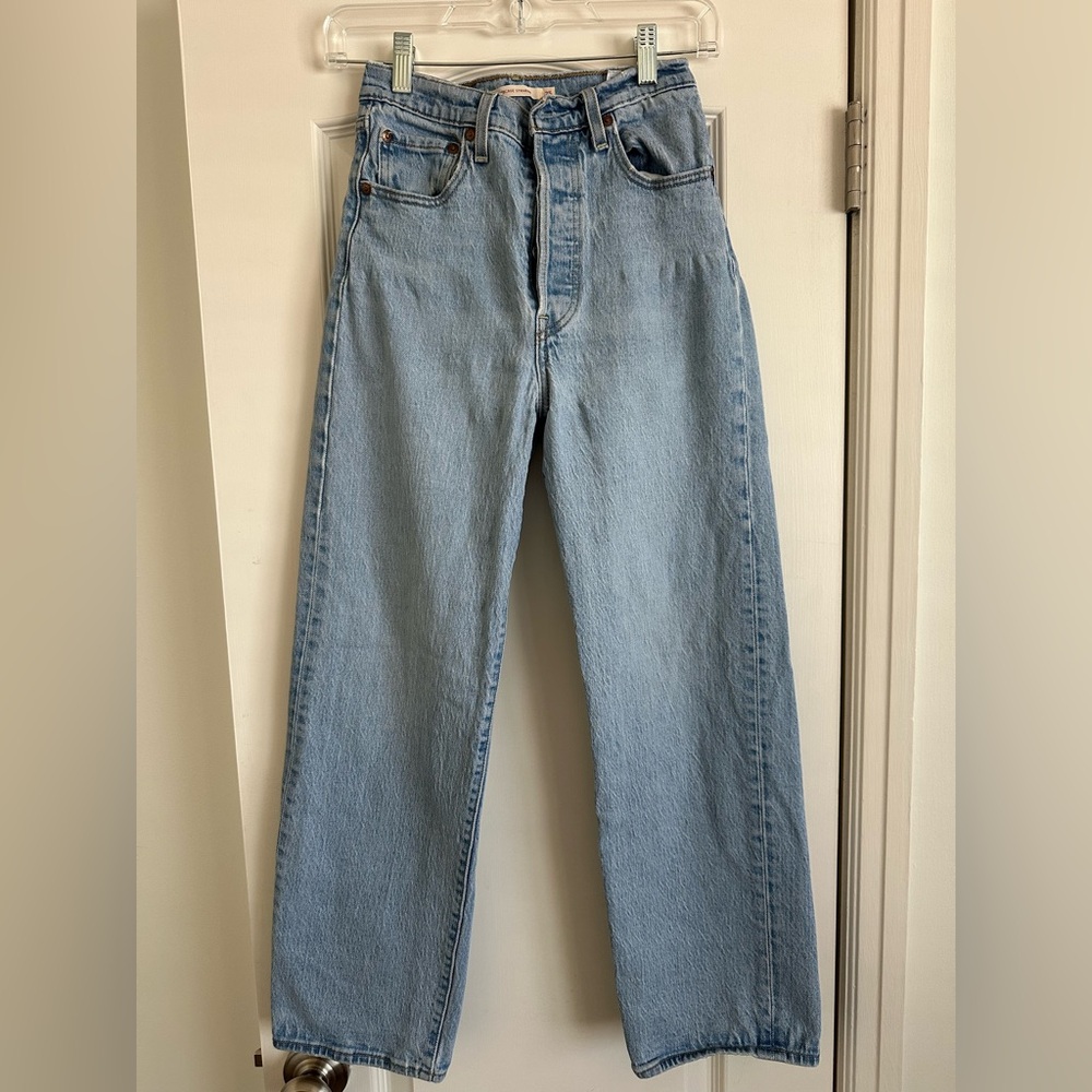 Levi’s Ribcage Straight Ankle Jeans, Light/Medium Wash, Size 25